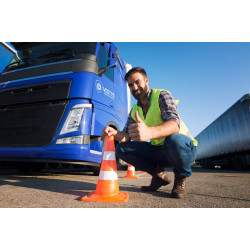 Wie man mit einem LKW mit Anhänger rückwärts fährt